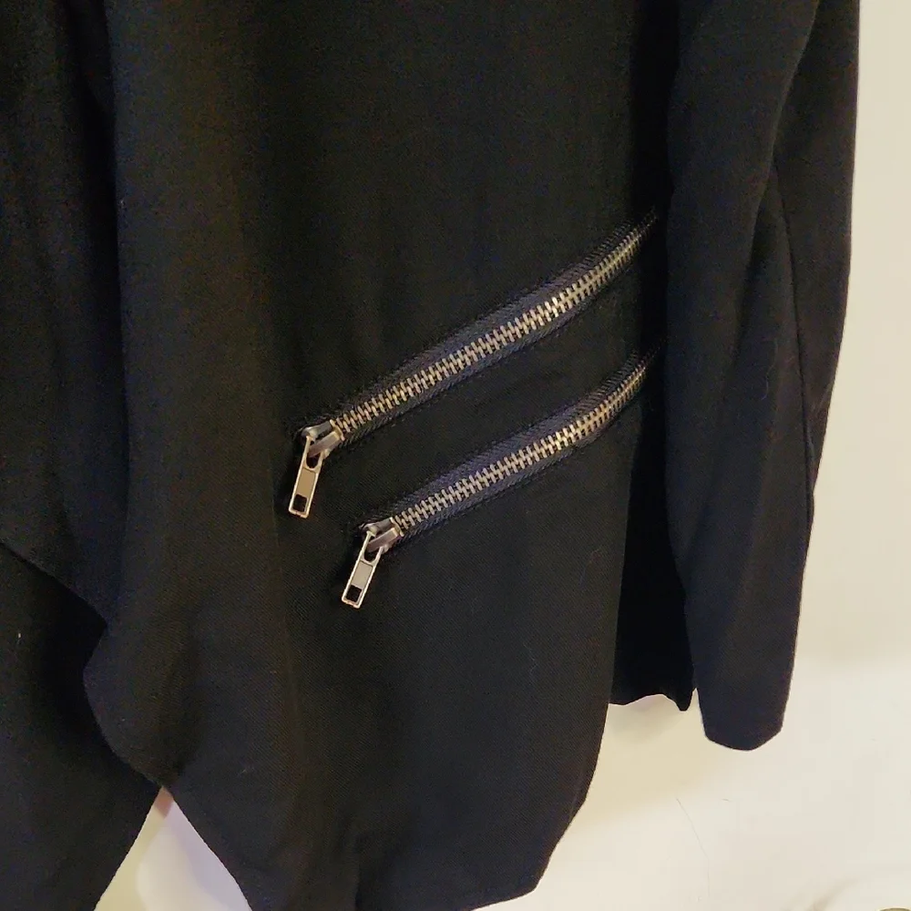 NWT Torrid Black Sleeveless Top with Zipper Accents - Picture 3 of 8